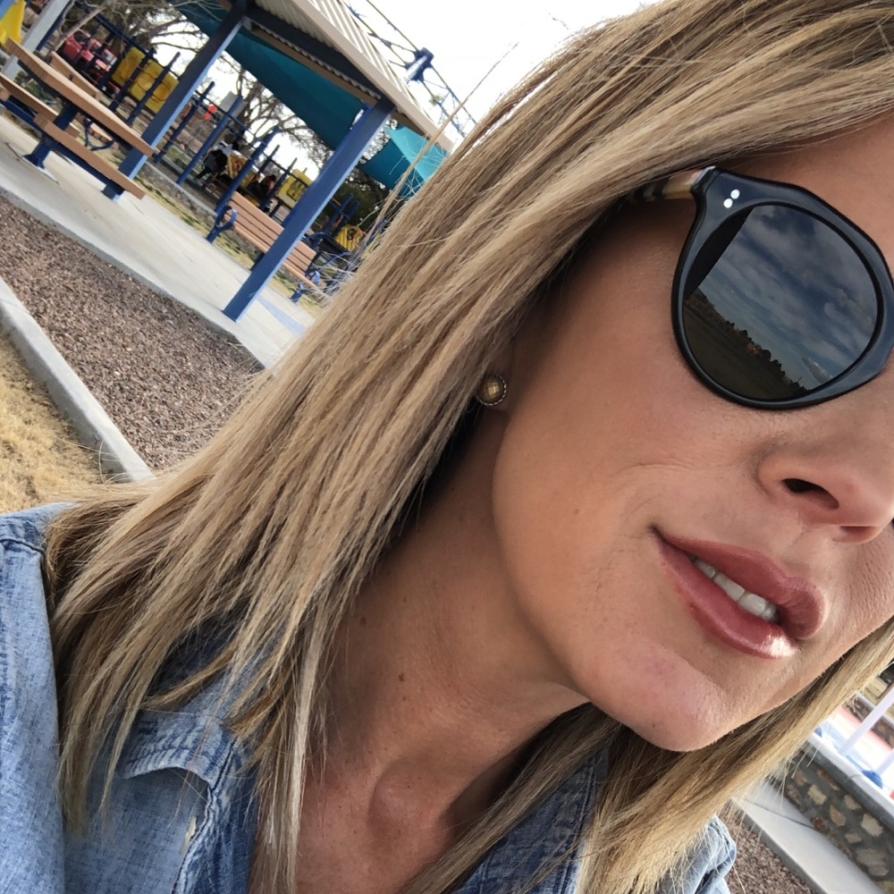 Meet your Posher, Leonor